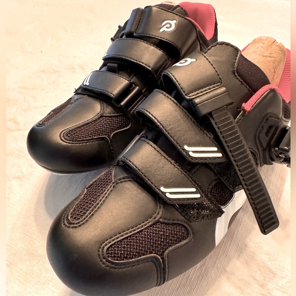 Peloton cycling shoes. Original. Very good used condition. Size 40 Wonen